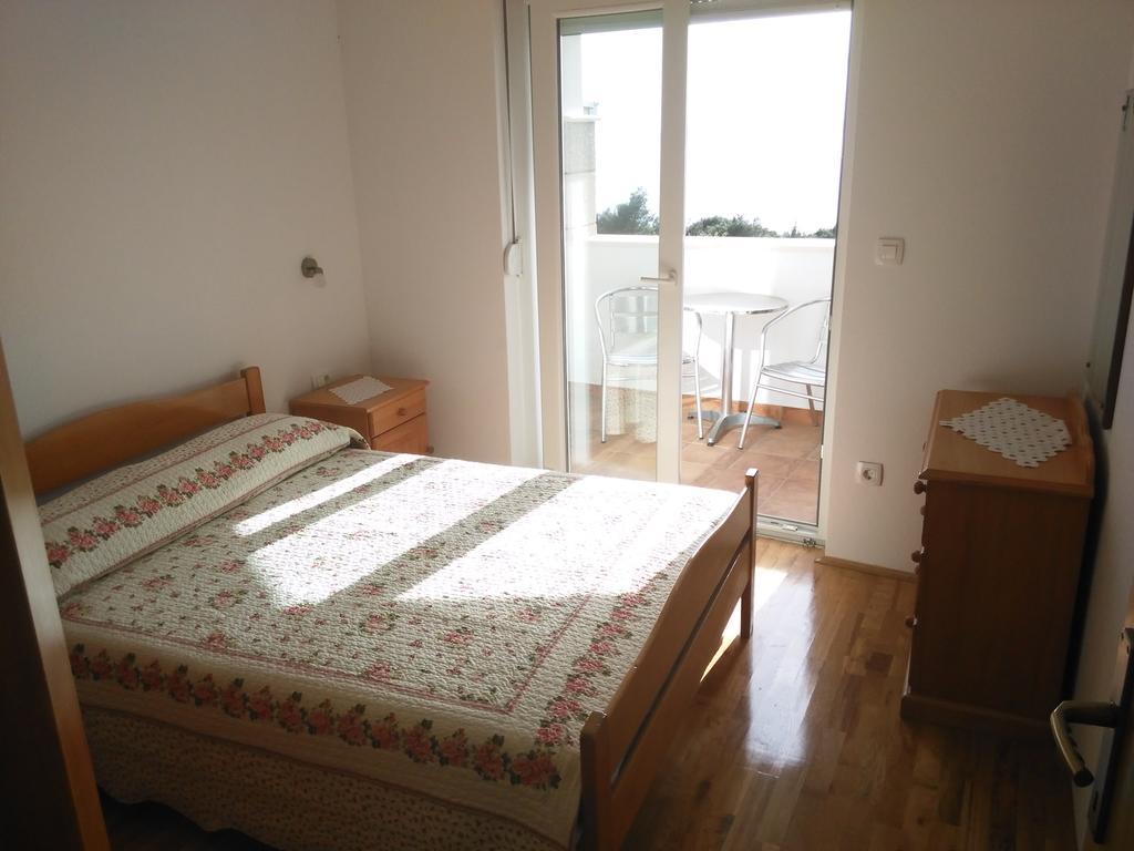 Vacation Apartments Feniks Tučepi Exteriör bild
