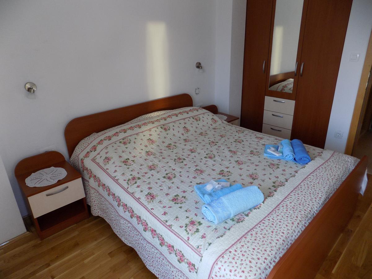 Vacation Apartments Feniks Tučepi Exteriör bild